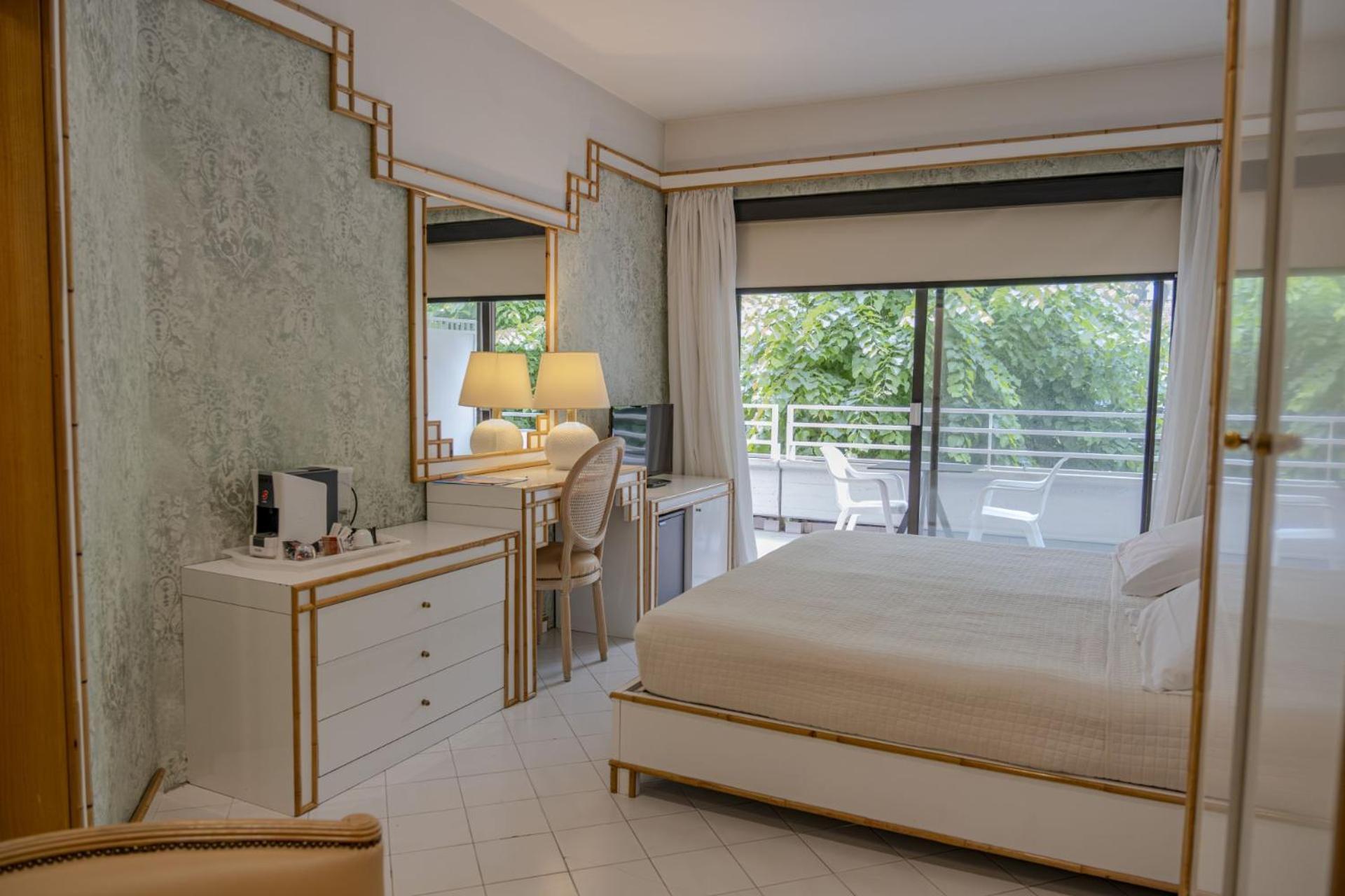 Hotel President - Vintage Hotel In Centro Риччоне Экстерьер фото