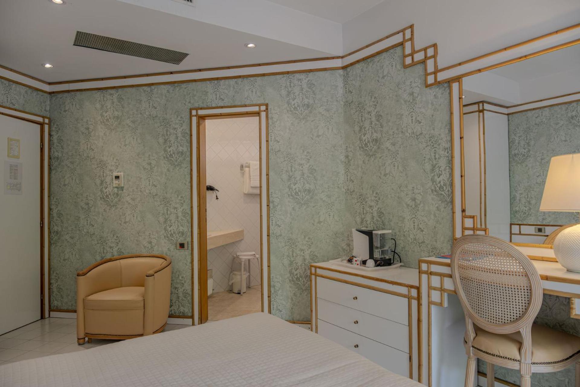 Hotel President - Vintage Hotel In Centro Риччоне Экстерьер фото