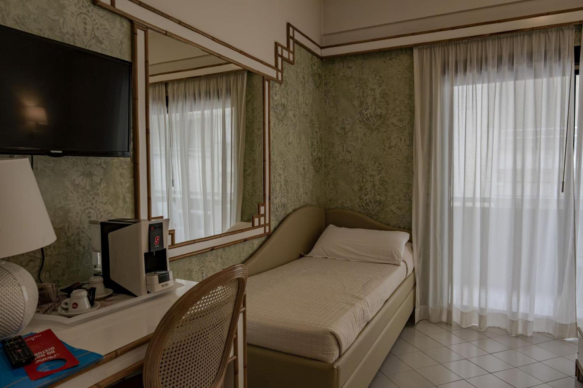Hotel President - Vintage Hotel In Centro Риччоне Экстерьер фото