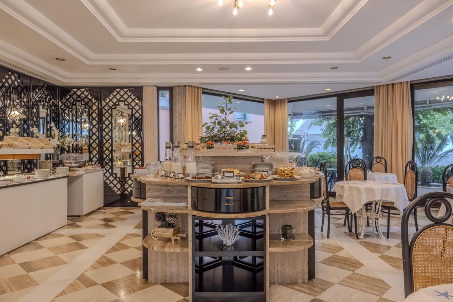 Hotel President - Vintage Hotel In Centro Риччоне Экстерьер фото
