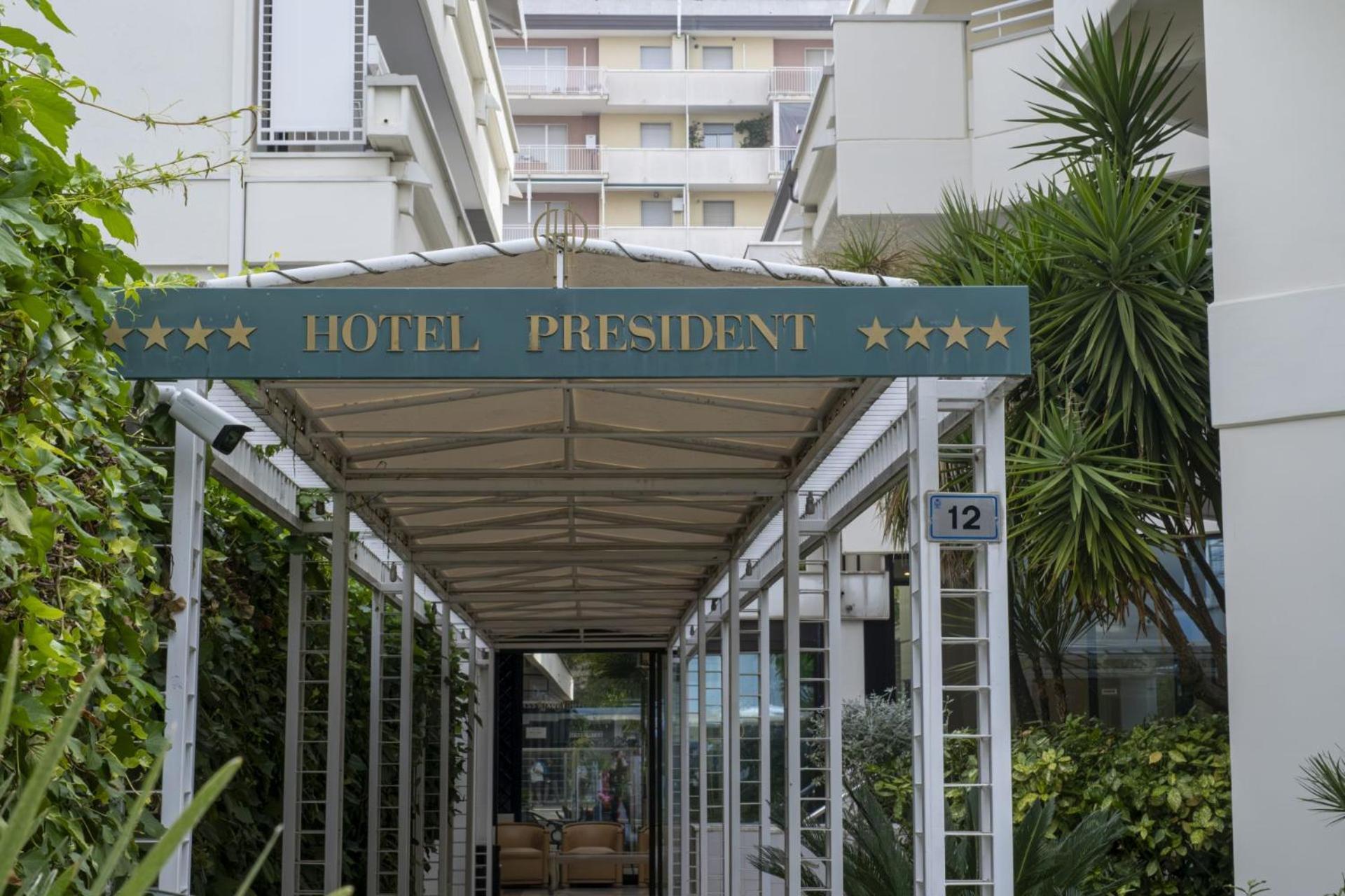Hotel President - Vintage Hotel In Centro Риччоне Экстерьер фото