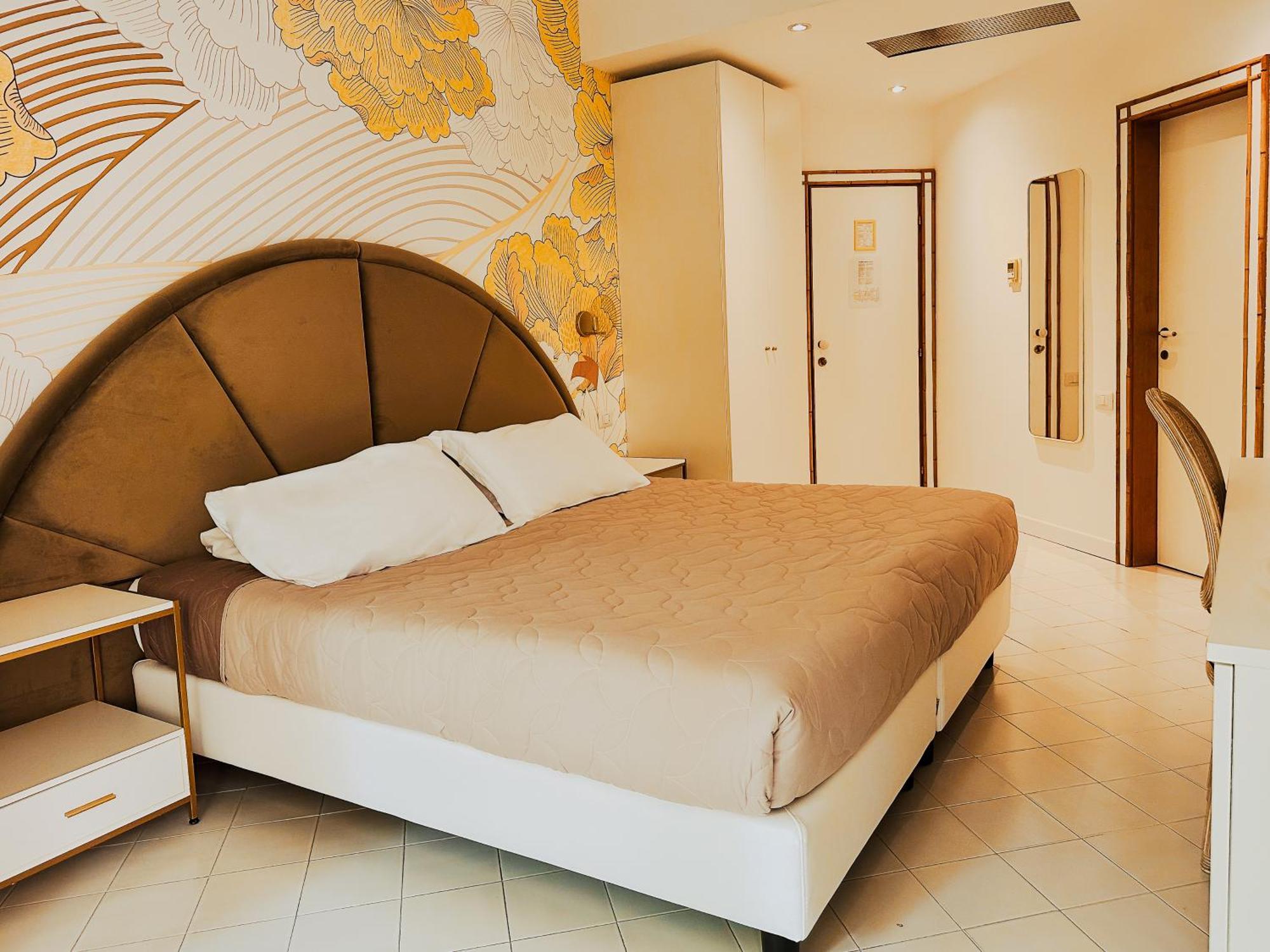 Hotel President - Vintage Hotel In Centro Риччоне Экстерьер фото