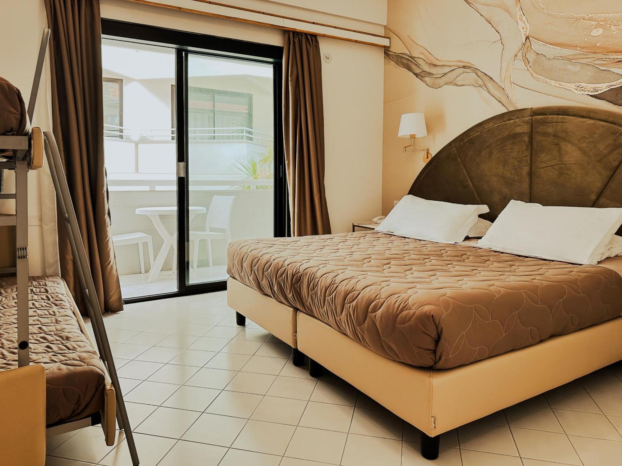 Hotel President - Vintage Hotel In Centro Риччоне Экстерьер фото