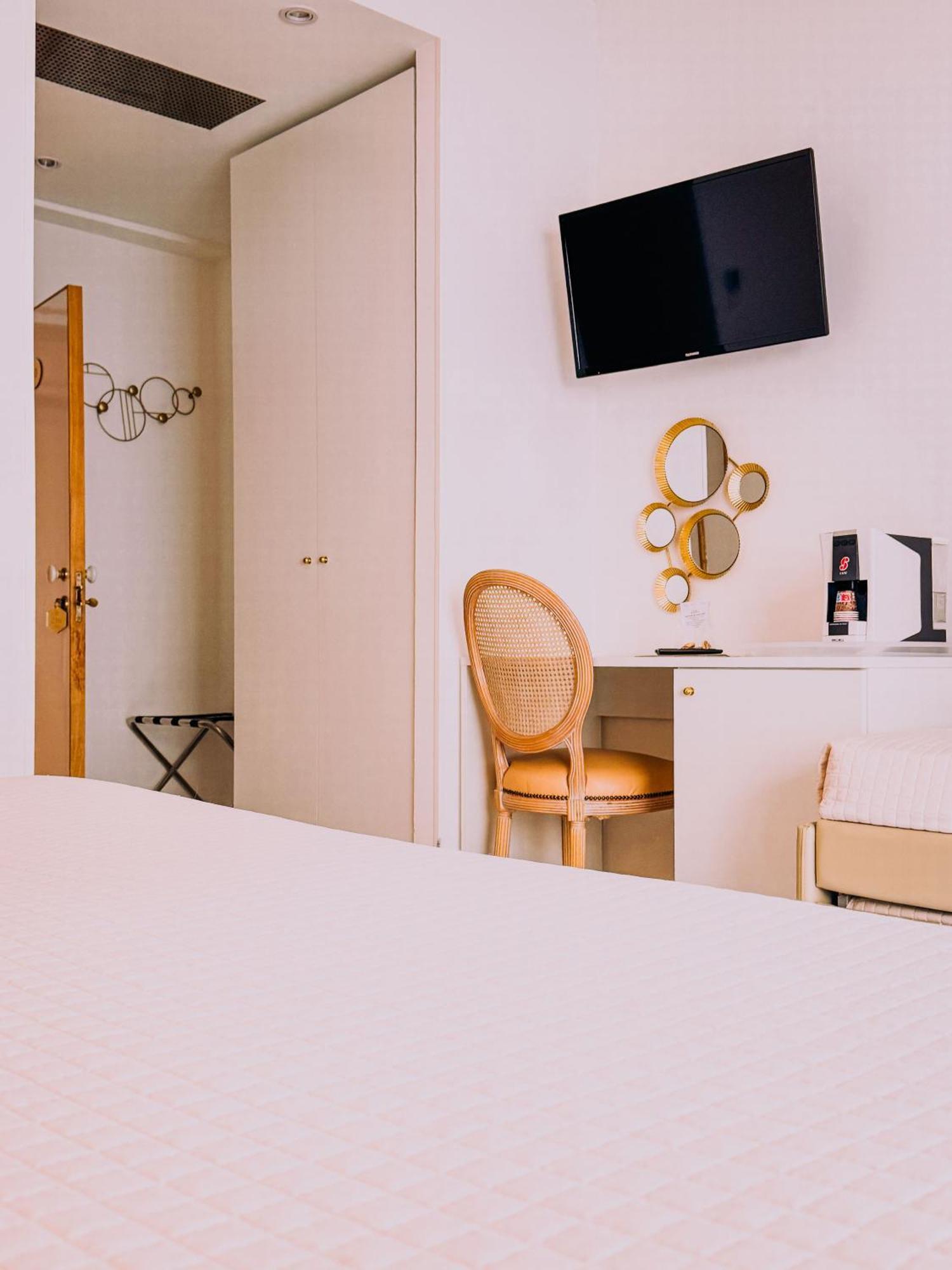 Hotel President - Vintage Hotel In Centro Риччоне Экстерьер фото