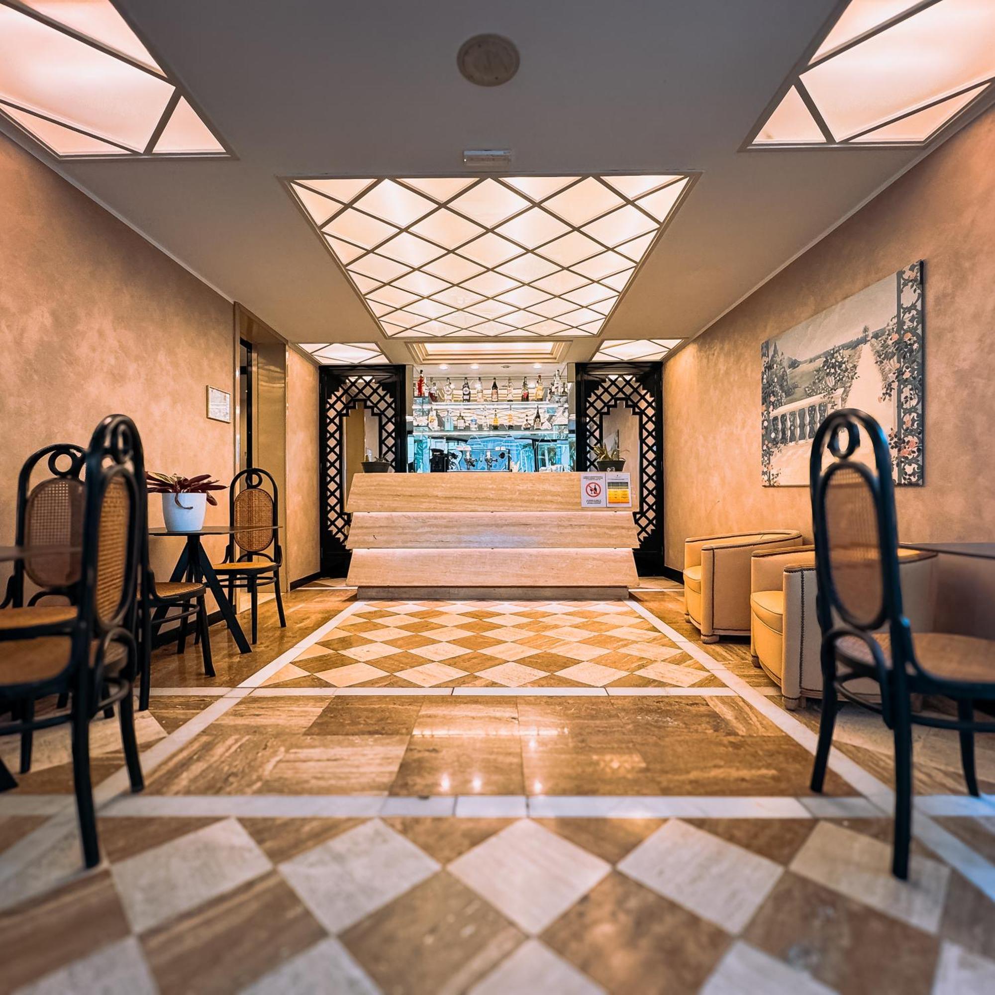 Hotel President - Vintage Hotel In Centro Риччоне Экстерьер фото
